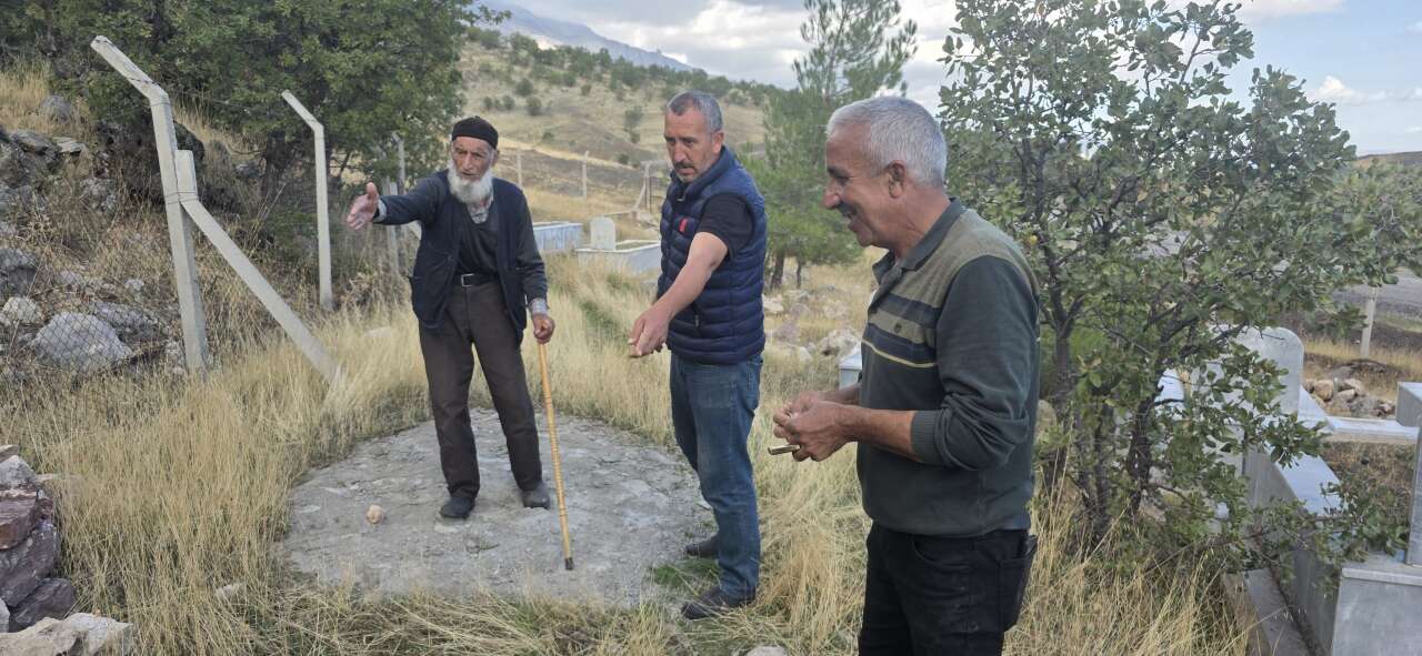 Ölüm gelmeden hazırlığını yaptı! Eşiyle kendine mezar kazdırdı 10